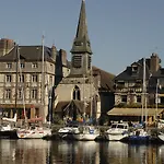 Au 14 Parking Prive
